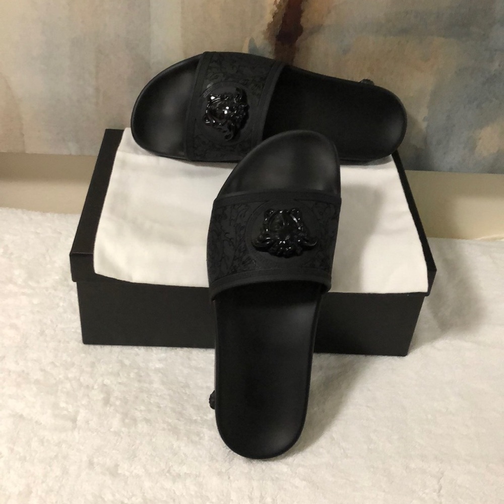BRAND NEW!!! WOMEN VERSACE TONAL MEDUSA SLIDES